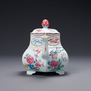 Exceptionnelle grande théière couverte de forme hexagonale en porcelaine de Chine famille rose, Yongzheng — photo 4