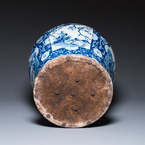 Exceptionnelle paire de grands vases couverts en porcelaine de Chine en bleu et blanc, 19/20ème — photo 11