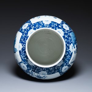 Exceptionnelle paire de grands vases couverts en porcelaine de Chine en bleu et blanc, 19/20ème — photo 12