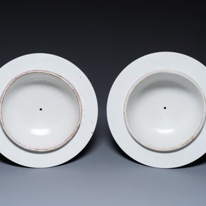 Exceptionnelle paire de grands vases couverts en porcelaine de Chine en bleu et blanc, 19/20ème — photo 15