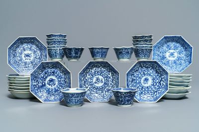 Fifteen Chinese blue and white cups and 19 saucers, Kangxi