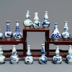 Fifteen Chinese blue and white miniature vases, Kangxi — 照片 3