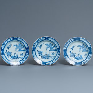 Fifteen Chinese blue and white plates and three dishes with 'cuckoo in the house' design, Qianlong — photo 9