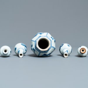 Fifteen Chinese mostly blue and white miniature vases, Kangxi — 照片 18