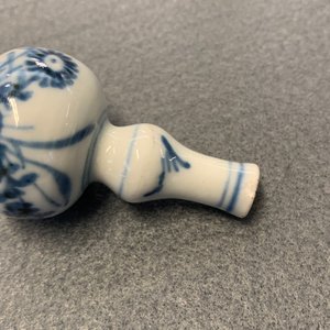 Fifteen Chinese mostly blue and white miniature vases, Kangxi — 照片 26
