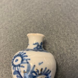 Fifteen Chinese mostly blue and white miniature vases, Kangxi — 照片 27