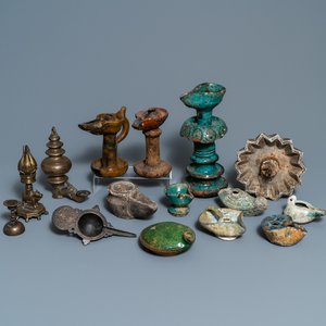 Fifteen islamic bronze and pottery oil lamps, 16th C. and later — photo 1