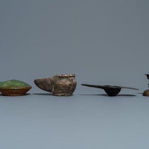 Fifteen islamic bronze and pottery oil lamps, 16th C. and later — photo 7