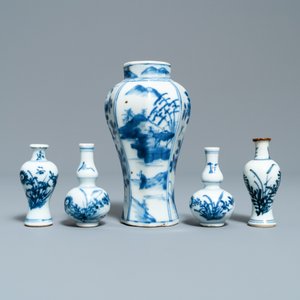 Fifteen various small Chinese vases, Kangxi — photo 14