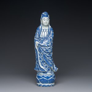 Figure de Boddhisattva en porcelaine de Chine en bleu et blanc, marque de sceau Xue Chang Sen 薛長森, République — photo 1
