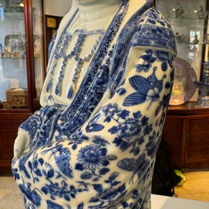 Figure de Boddhisattva en porcelaine de Chine en bleu et blanc, marque de sceau Xue Chang Sen 薛長森, République — photo 16