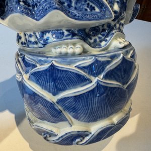 Figure de Boddhisattva en porcelaine de Chine en bleu et blanc, marque de sceau Xue Chang Sen 薛長森, République — photo 18