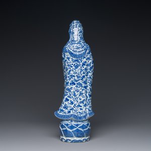 Figure de Boddhisattva en porcelaine de Chine en bleu et blanc, marque de sceau Xue Chang Sen 薛長森, République — photo 2