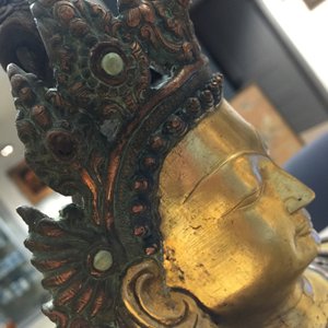 Figure de Bouddha Amoghasiddi en bronze doré incrusté de corail et de turquoise, 18e-19e — photo 18