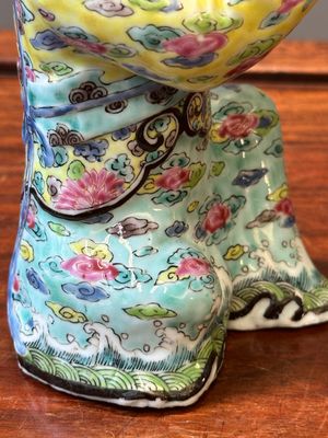 Figure de femme avec un bol en porcelaine de Chine famille rose, Yongzheng — photo 6