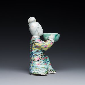 Figure de femme avec un bol en porcelaine de Chine famille rose, Yongzheng — photo 5