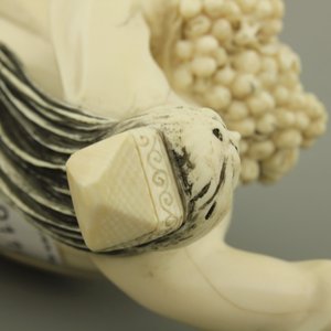 Figure de fille en ivoire sculpté, Chine, Révolution Culturelle — photo 9
