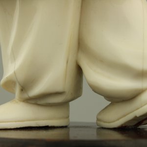 Figure de fille en ivoire sculpté, Chine, Révolution Culturelle — photo 10