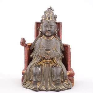 Figure de Guanyin en bronze partiellement dorée, assise sur trône en bois lacqué, dynastie Ming — photo 1