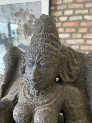 Figure de Lakshmi en pierre sculptée, Inde, 13/15ème — photo 6
