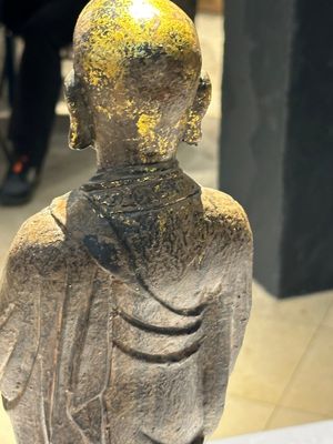 Figure de moine en fonte dorée, Chine, Ming — photo 9