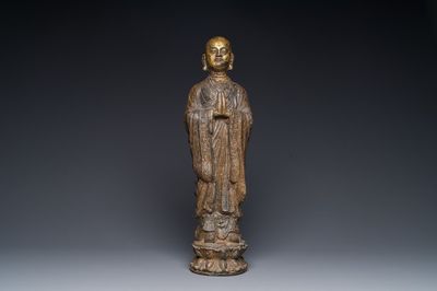 Figure de moine en fonte dorée, Chine, Ming