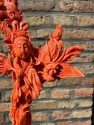 Figure de 'Xiwangmu' en corail rouge sur socle en bois, Chine, 19/20ème — photo 4