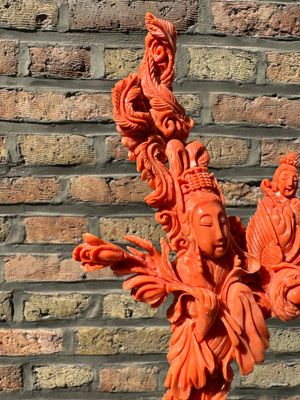 Figure de 'Xiwangmu' en corail rouge sur socle en bois, Chine, 19/20ème — photo 5