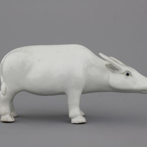 Figure d'un arni en 'blanc-de-chine', 19e — photo 1