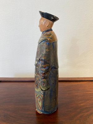 Figure d'un mandarin en terre cuite peinte, Chine, Canton, 19ème — photo 4
