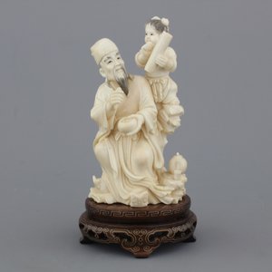 Figure fine en ivoire sculpté d'un Sage avec filles, Chine, vers 1900 — photo 1