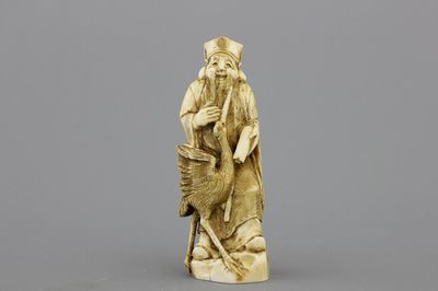 Figure japonaise sculptée "okimono" d'un Sage avec une grue, 19e