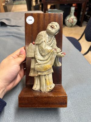 Figure polychrome en pierre stéatite sur socle en bois, Chine, 18ème — photo 1