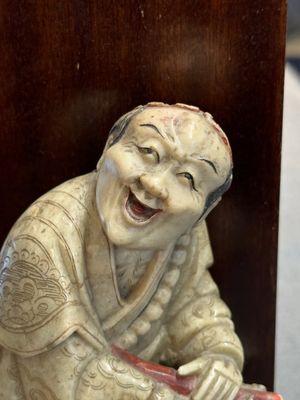 Figure polychrome en pierre stéatite sur socle en bois, Chine, 18ème — photo 2