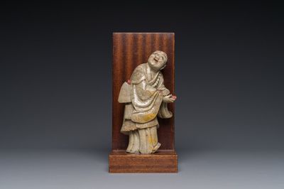 Figure polychrome en pierre stéatite sur socle en bois, Chine, 18ème