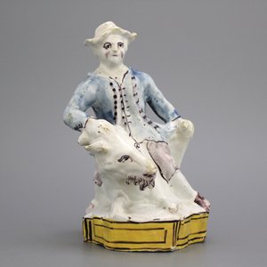 Figuur  in Brussels aardewerk, een "Bokkenrijder", 18e eeuw — foto 1