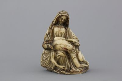 Figuur van een pieta in albast, 16e-17e eeuw
