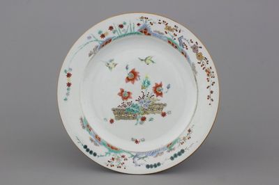 Fijn bord in Chinees porselein, Kakiemon stijl, Qianlong, 18e eeuw