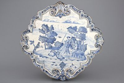 Fijne blauw en witte Delftse plaquette met romantisch decor, 18e eeuw