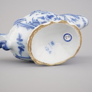 Fijne blauw en witte Delftse sauskom, 18e eeuw — foto 2