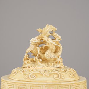 Fijne Chinese gegraveerde ivoren beker met deksel, ca 1900 — foto 9