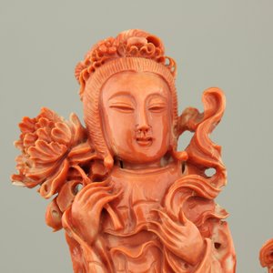 Fijne Chinese gesculpteerde bloedkoralen groep van Guanyin die een Qin bespeelt, 19e eeuw — foto 8