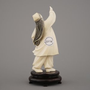 Fijne ivoren sculptuur van een meisje, China, Culturele Revolutie — foto 4