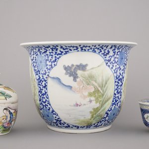 Fijne jardinière en 2 kommen met deksel in Chinees porselein, 19e-20e eeuw — foto 1