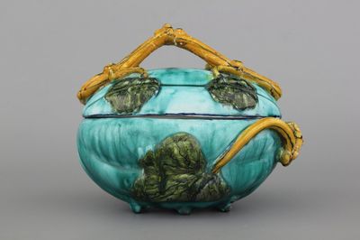 Fijne meloenvormige terrine met deksel in Brussels aardewerk met turquoise fond, 18e eeuw