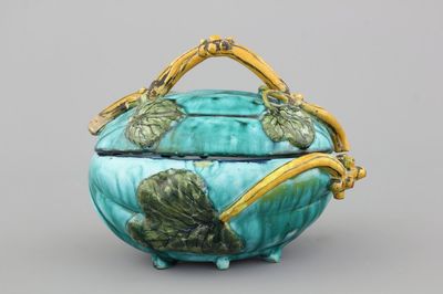 Fijne meloenvormige terrine met deksel in Brussels aardewerk met turquoise fond, 18e eeuw