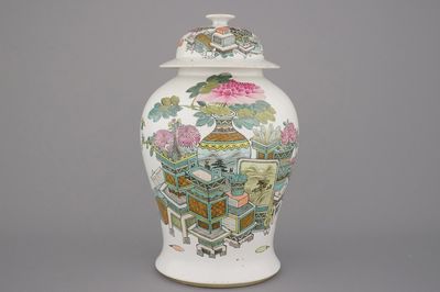 Fijne Qianjiang balustervaas met deksel, ca 1900