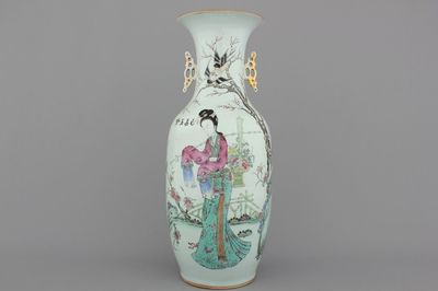 Fijne vaas in Chinees porselein met mooie vrouw, famille rose, 19e-20e eeuw