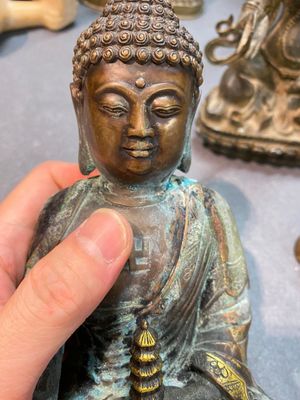 Five Asian sculptures in alabaster, bronze and brass, 19/20th C. — 照片 14