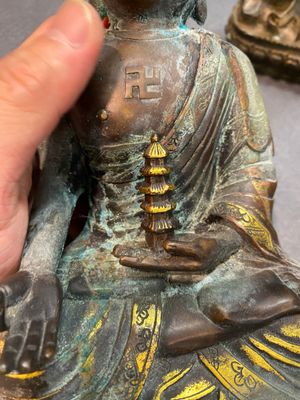 Five Asian sculptures in alabaster, bronze and brass, 19/20th C. — 照片 15